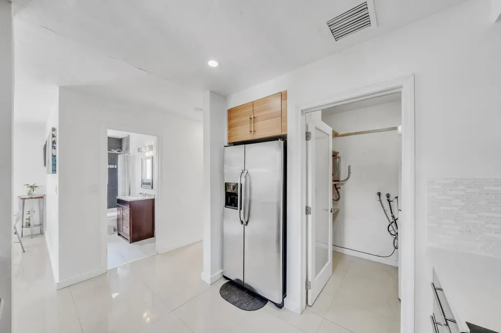 3291-3293 NE 18th Terrace Oakland Park FL 33306