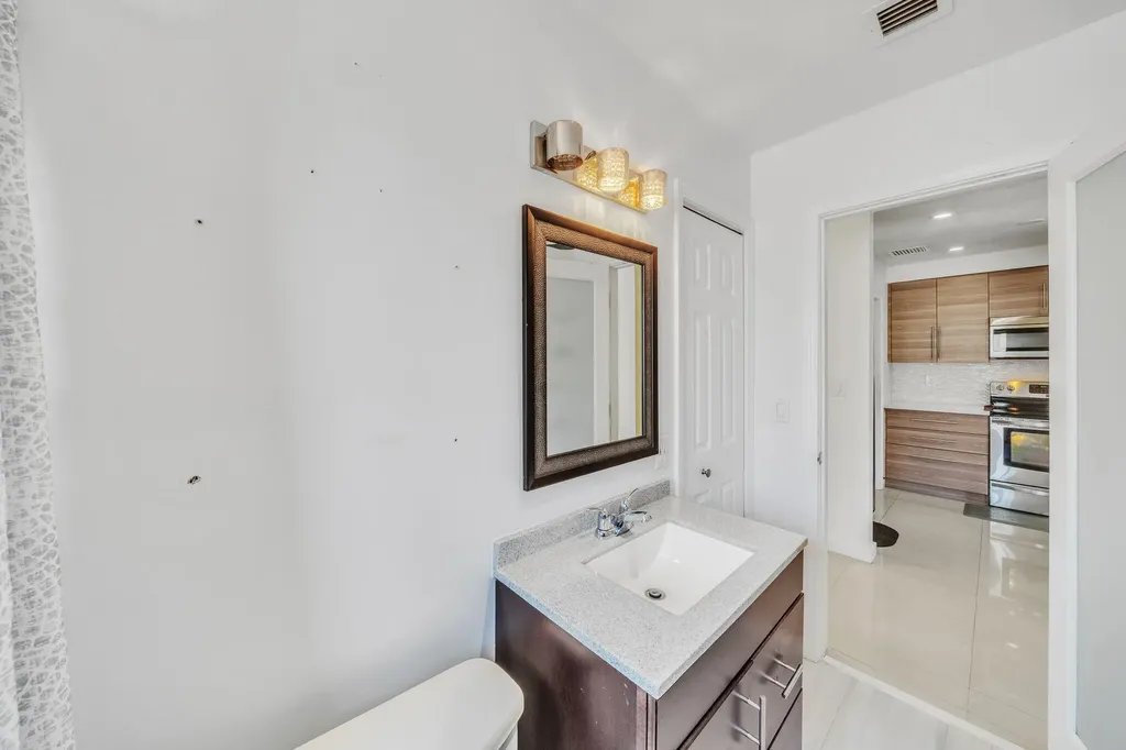 3291-3293 NE 18th Terrace Oakland Park FL 33306