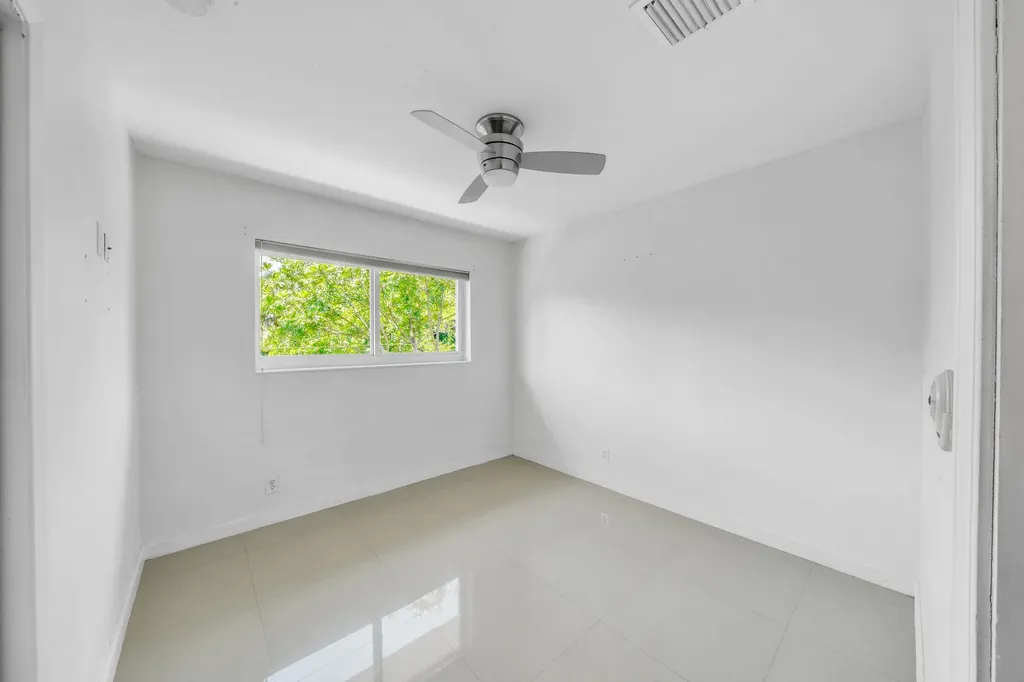 3291-3293 NE 18th Terrace Oakland Park FL 33306