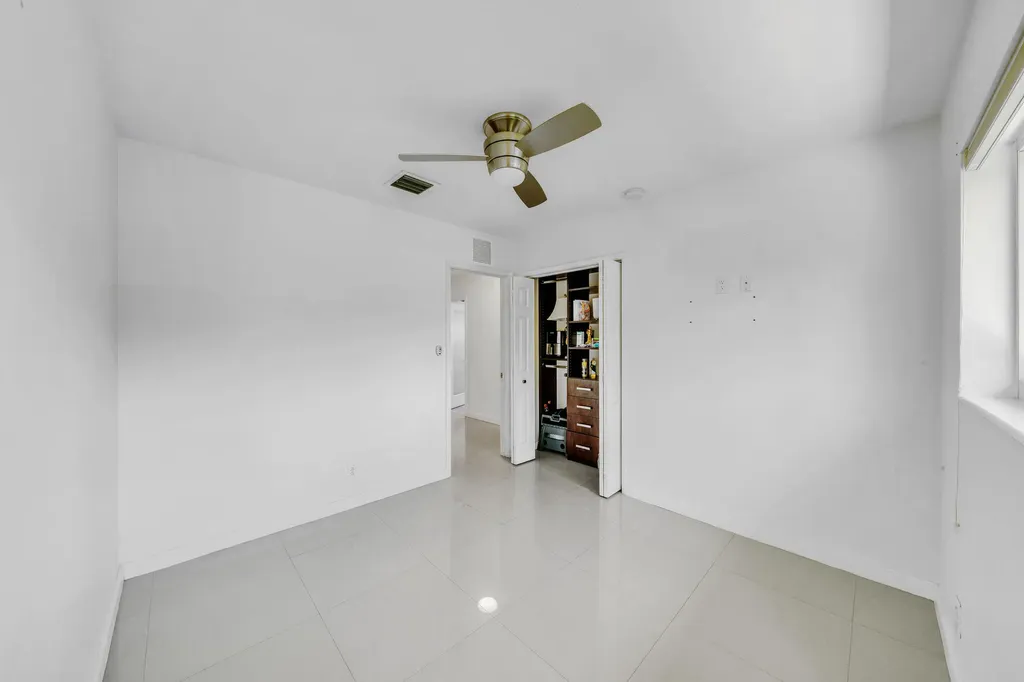 3291-3293 NE 18th Terrace Oakland Park FL 33306