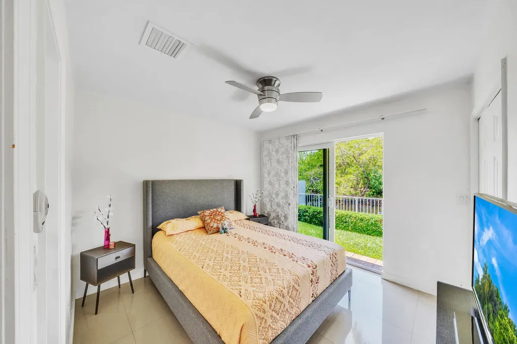 3291-3293 NE 18th Terrace Oakland Park FL 33306