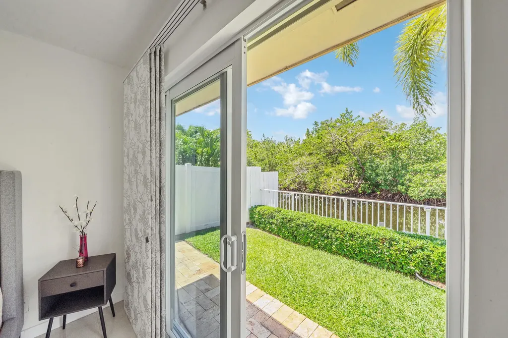 3291-3293 NE 18th Terrace Oakland Park FL 33306