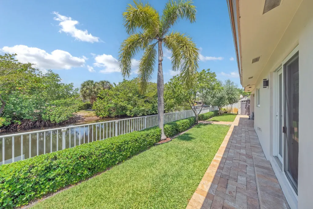 3291-3293 NE 18th Terrace Oakland Park FL 33306