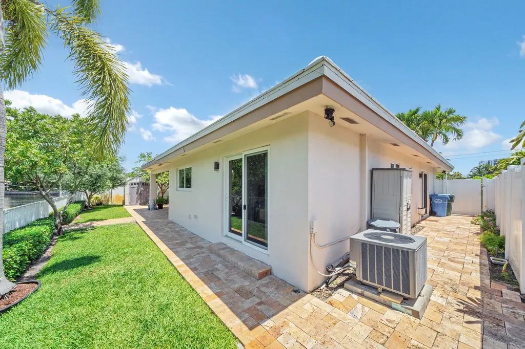 3291-3293 NE 18th Terrace Oakland Park FL 33306