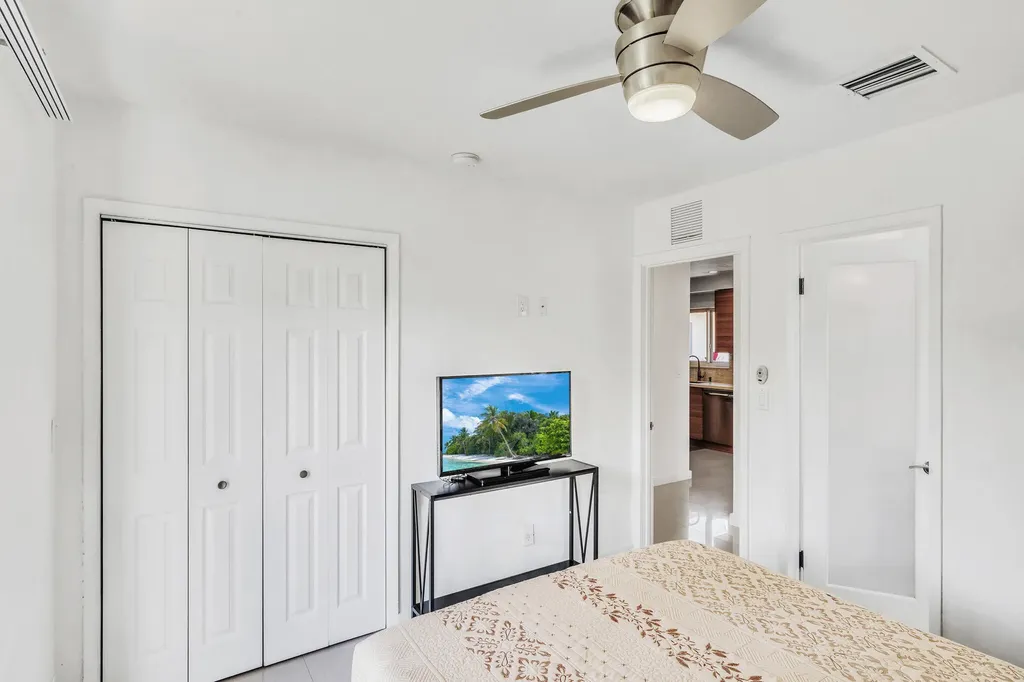 3291-3293 NE 18th Terrace Oakland Park FL 33306