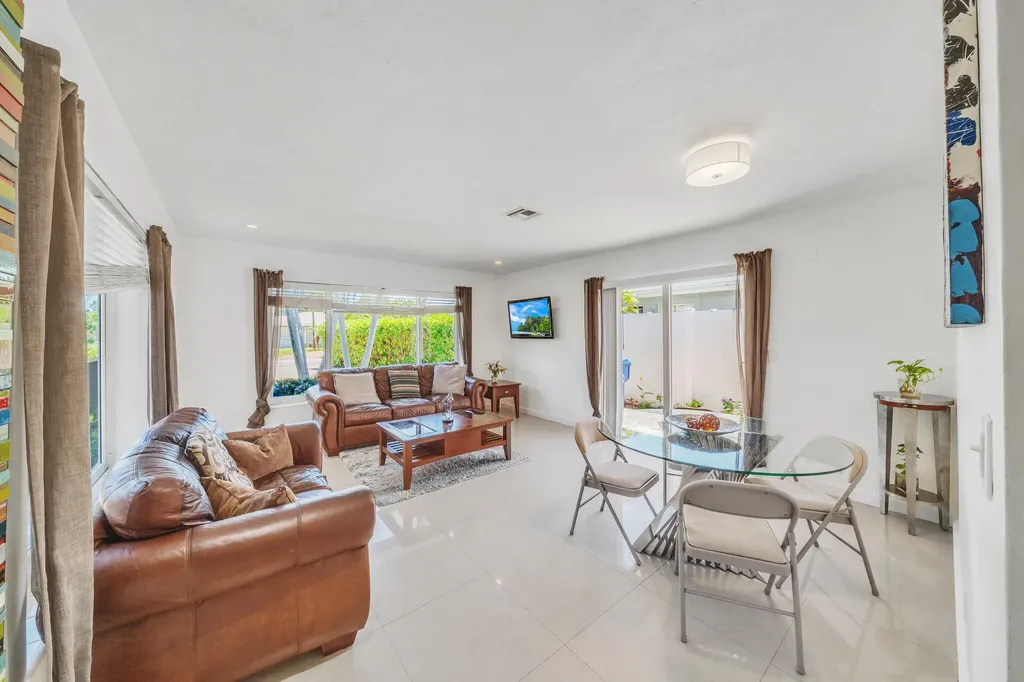 3291-3293 NE 18th Terrace Oakland Park FL 33306