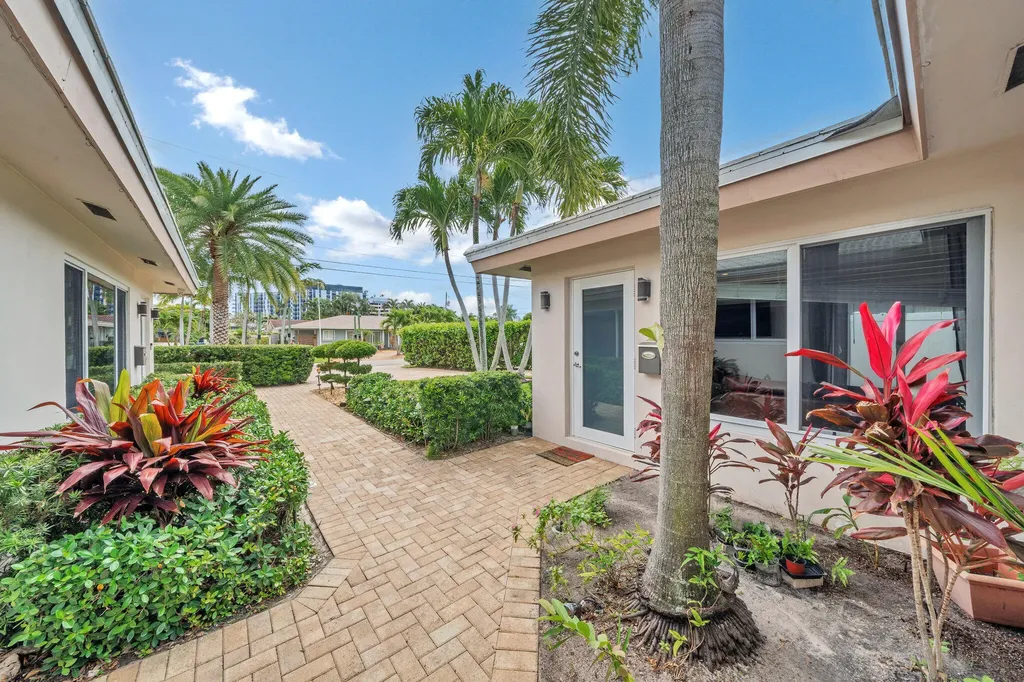3291-3293 NE 18th Terrace Oakland Park FL 33306