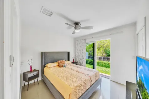 3291-3293 NE 18th Terrace Oakland Park FL 33306