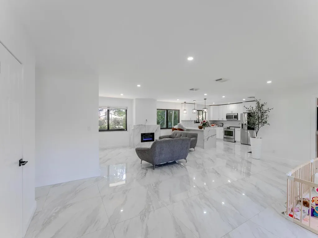 4190 SW 4th Street Plantation FL 33317