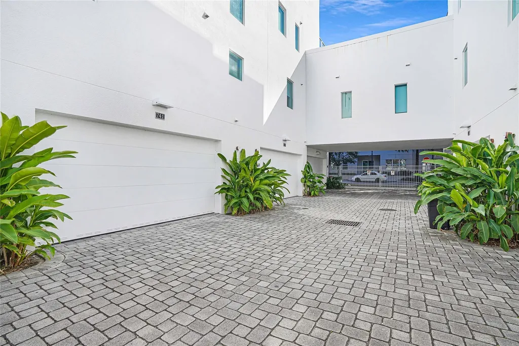 741 NE 4th Avenue Fort Lauderdale FL 33304