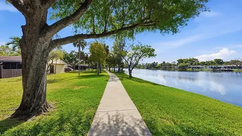 2260 Plum Court Pembroke Pines FL 33026