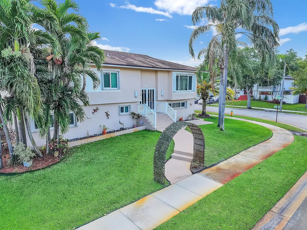 7908 NW 40th Street Davie FL 33024