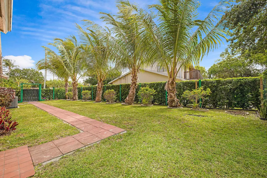 320 NE 42nd Street Boca Raton FL 33431