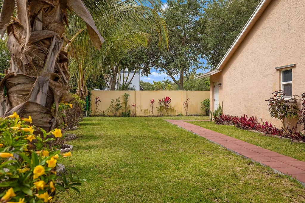 320 NE 42nd Street Boca Raton FL 33431