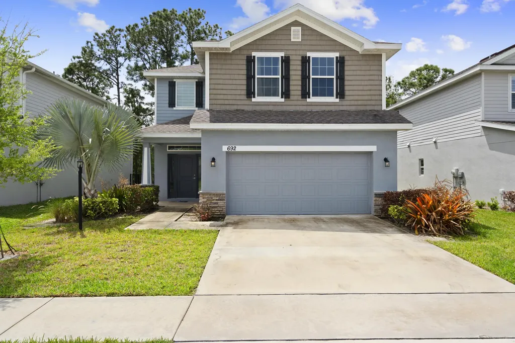 692 NE Turtleback Trail Port St Lucie FL 34983