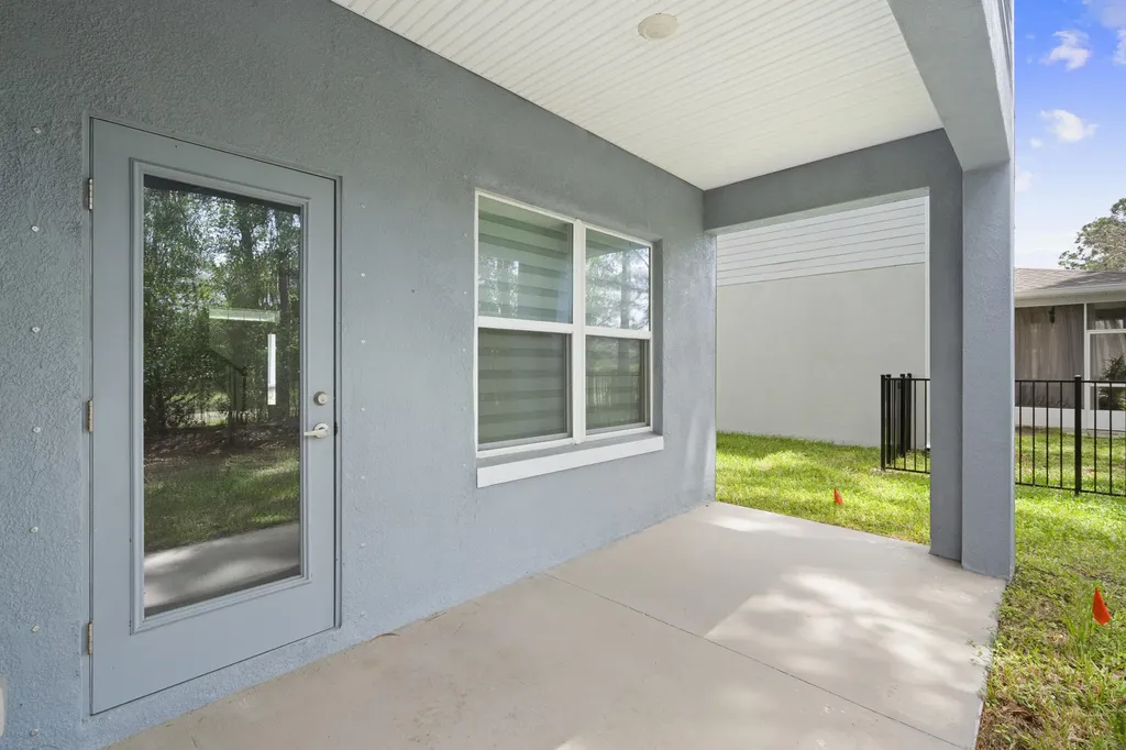 692 NE Turtleback Trail Port St Lucie FL 34983