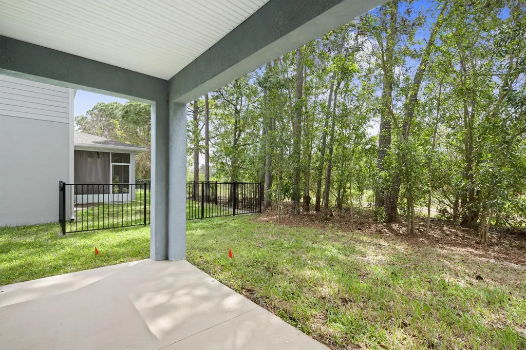 692 NE Turtleback Trail Port St Lucie FL 34983