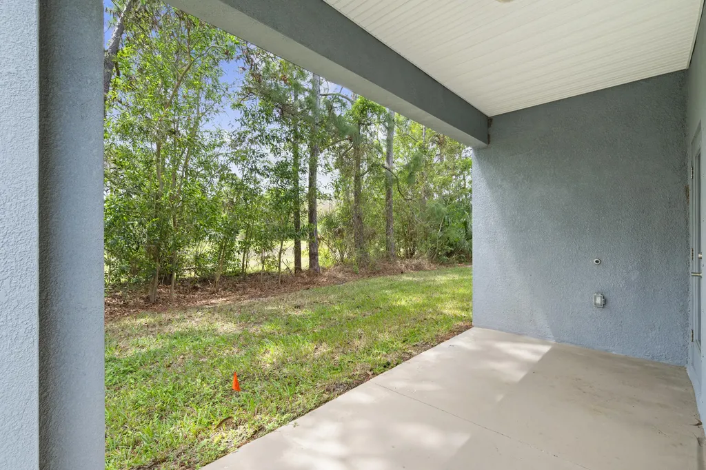 692 NE Turtleback Trail Port St Lucie FL 34983