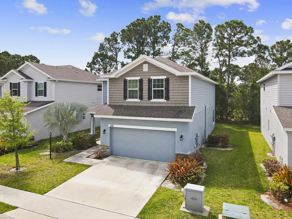 692 NE Turtleback Trail Port St Lucie FL 34983