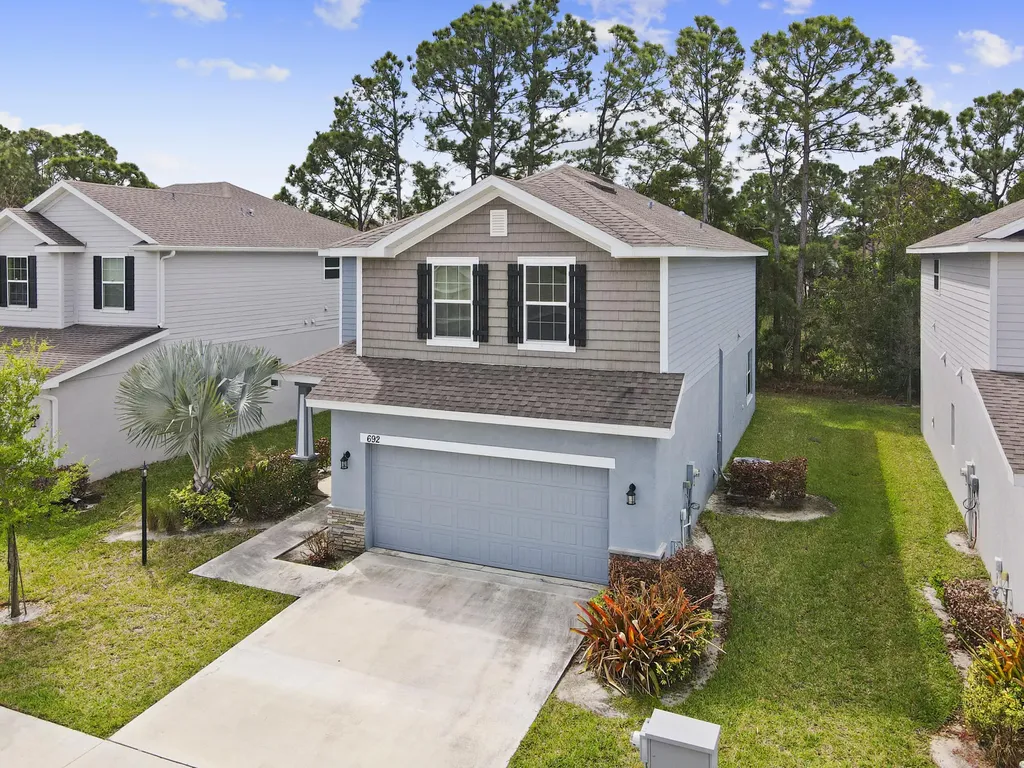692 NE Turtleback Trail Port St Lucie FL 34983