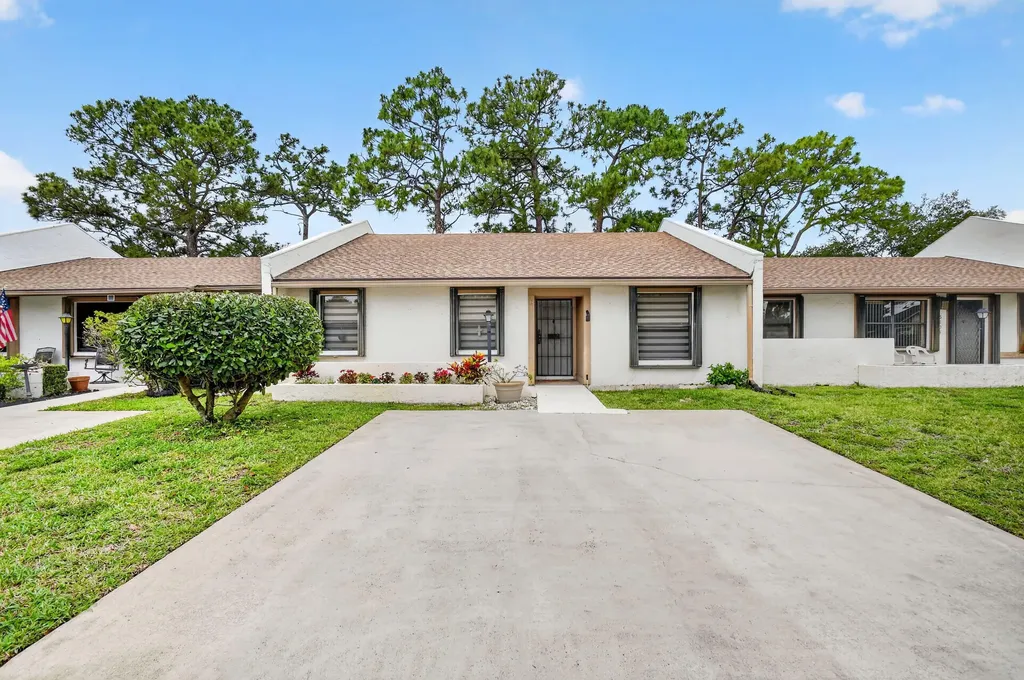 6105 Fairfield Circle Greenacres FL 33463