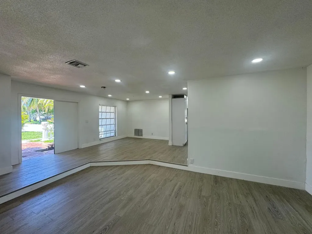 6260 SW 6th Street Margate FL 33068