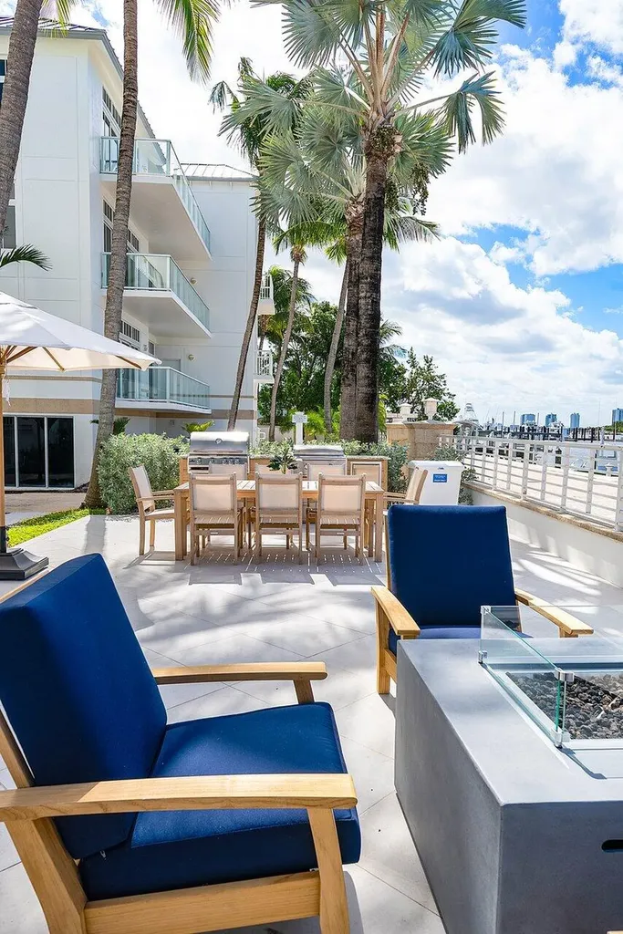 180 Lake Drive Palm Beach Shores FL 33404
