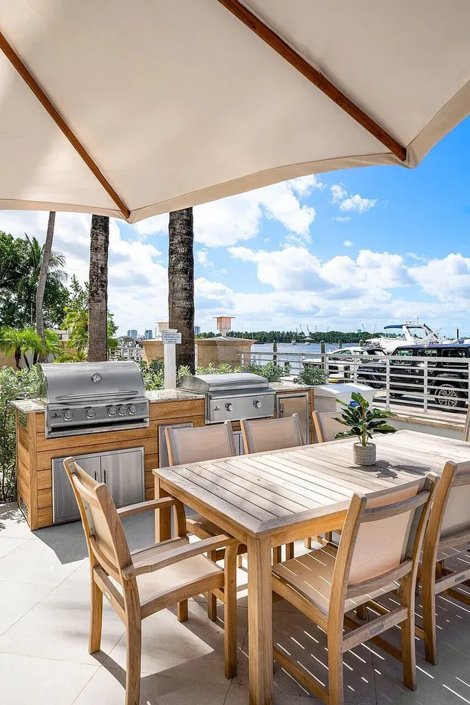 180 Lake Drive Palm Beach Shores FL 33404