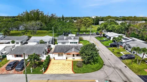 4579 NW 17th Terrace Tamarac FL 33309