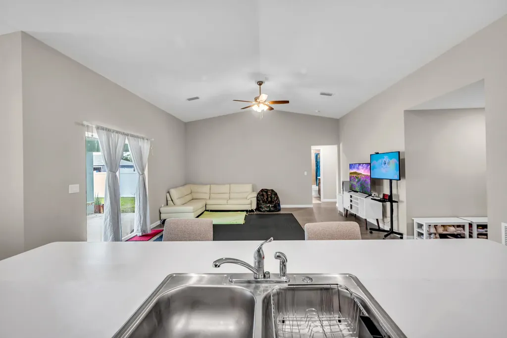 1220 SE Navajo Lane Port St Lucie FL 34983