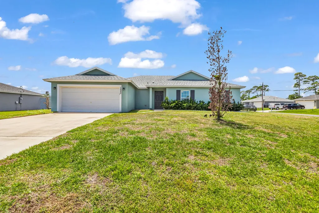 1220 SE Navajo Lane Port St Lucie FL 34983