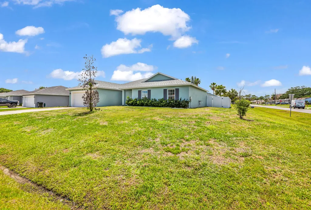 1220 SE Navajo Lane Port St Lucie FL 34983