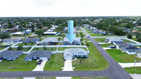 1220 SE Navajo Lane Port St Lucie FL 34983