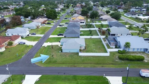 1220 SE Navajo Lane Port St Lucie FL 34983