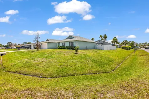 1220 SE Navajo Lane Port St Lucie FL 34983