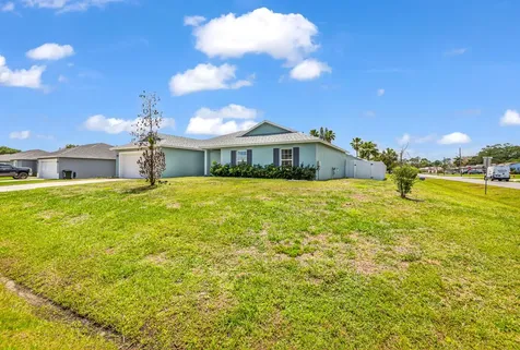 1220 SE Navajo Lane Port St Lucie FL 34983
