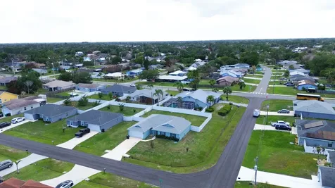 1220 SE Navajo Lane Port St Lucie FL 34983
