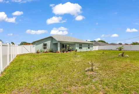 1220 SE Navajo Lane Port St Lucie FL 34983