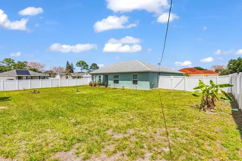 1220 SE Navajo Lane Port St Lucie FL 34983