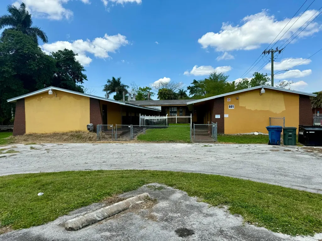 601 W Canal Street Street N Belle Glade FL 33430