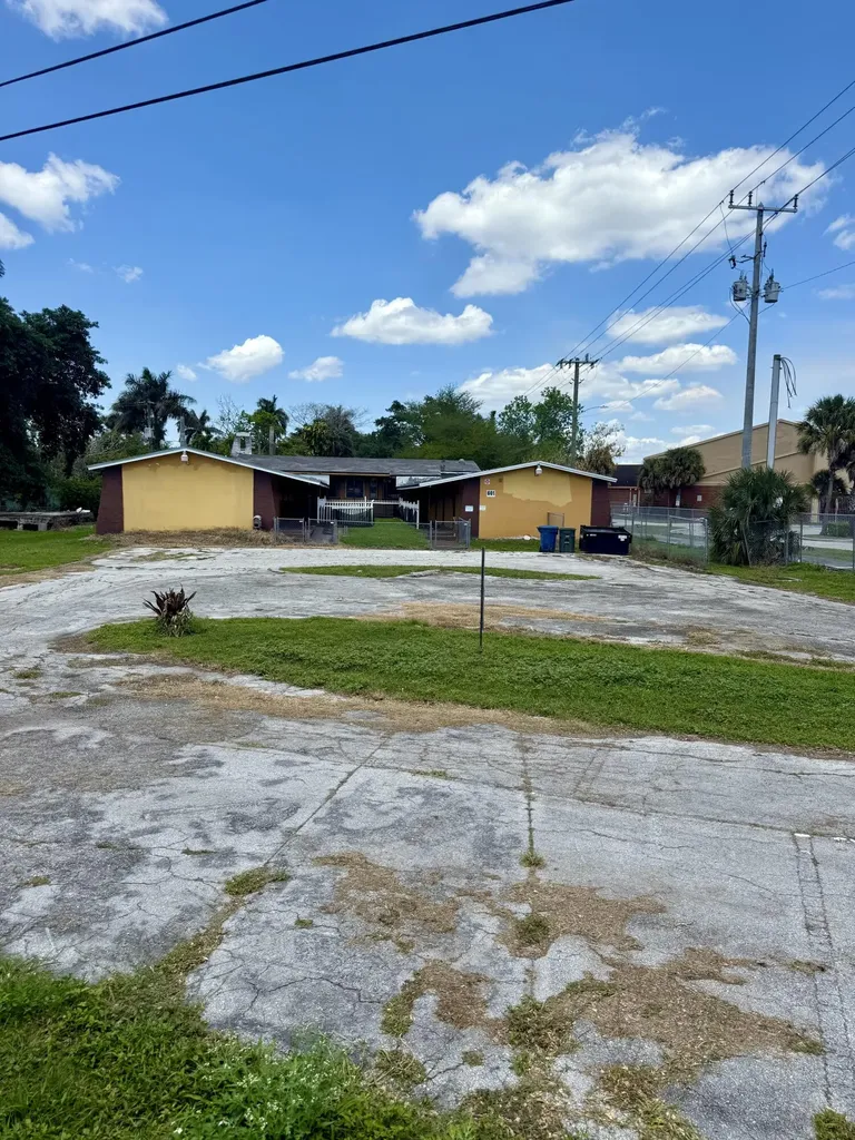 601 W Canal Street Street N Belle Glade FL 33430