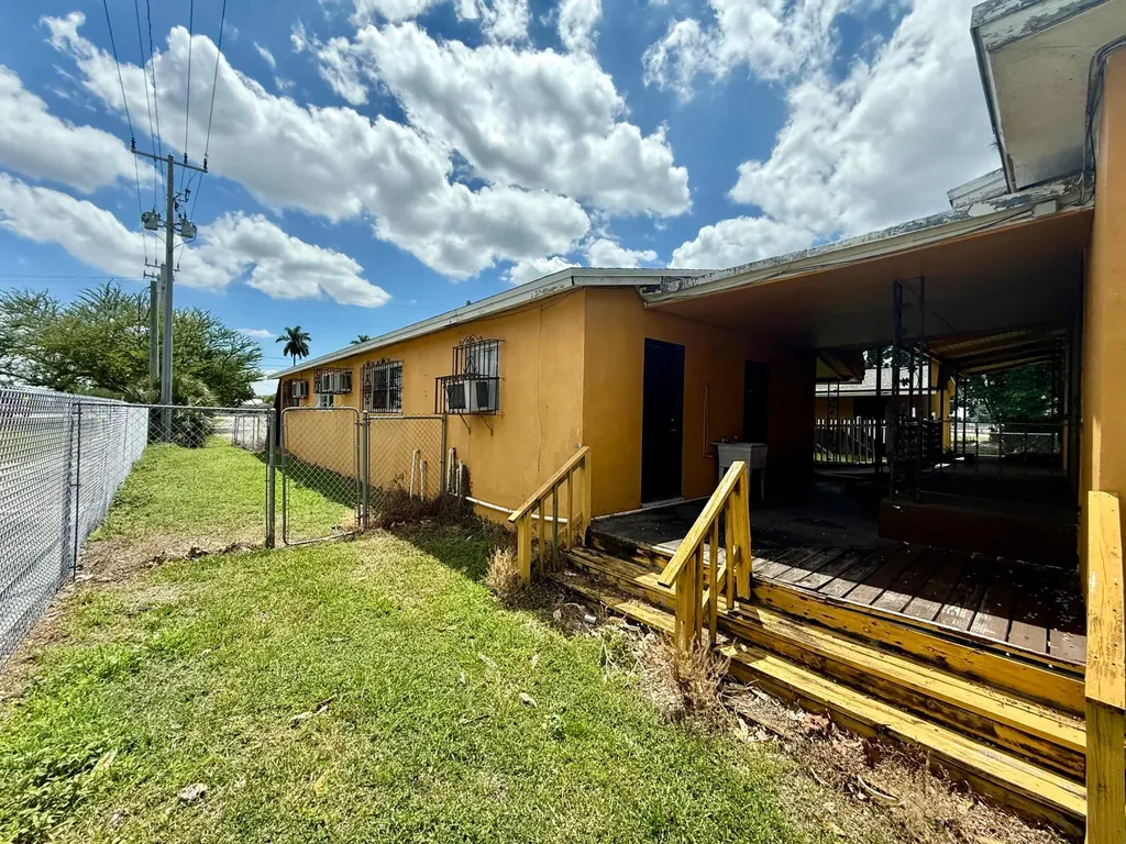 601 W Canal Street Street N Belle Glade FL 33430