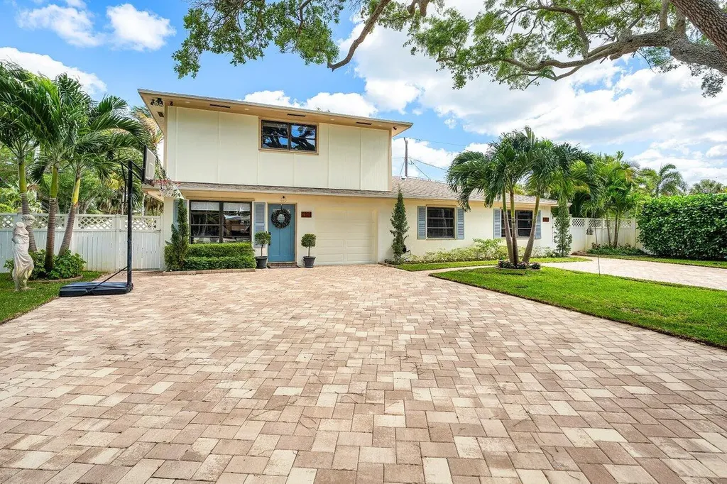 2101 N Palm Circle North Palm Beach FL 33408