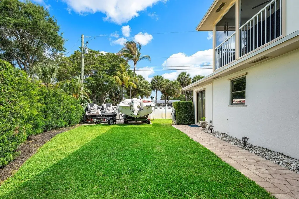 2101 N Palm Circle North Palm Beach FL 33408