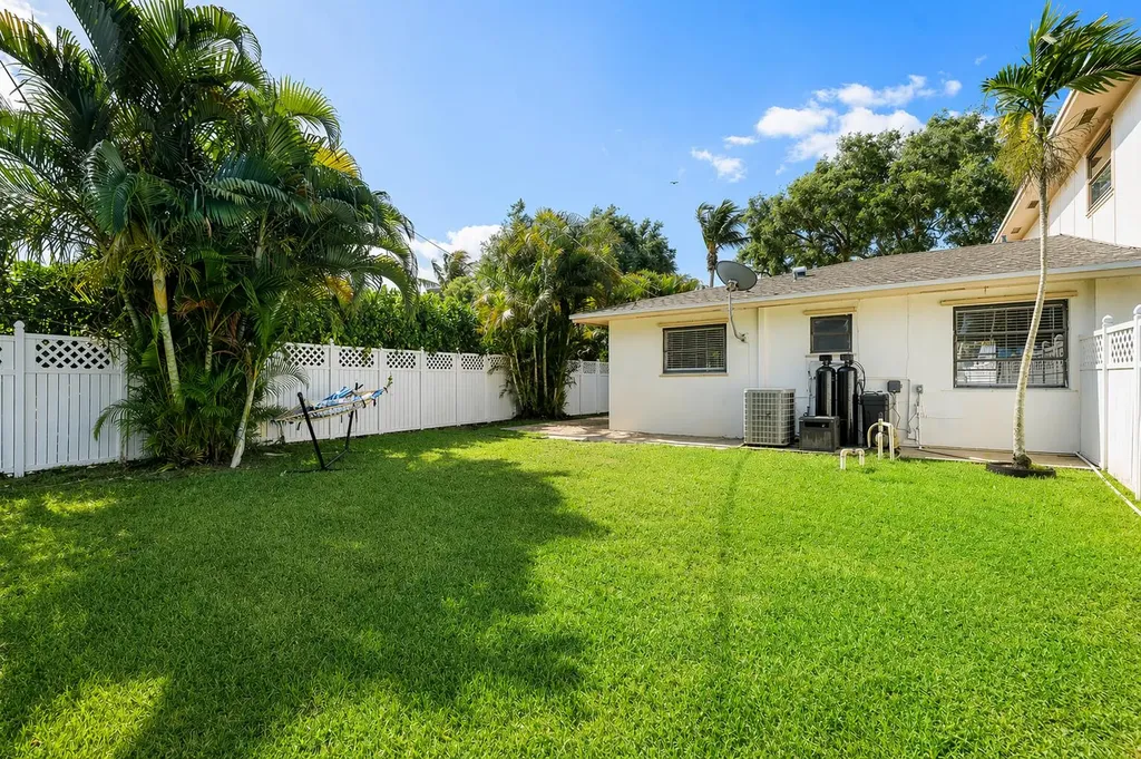 2101 N Palm Circle North Palm Beach FL 33408