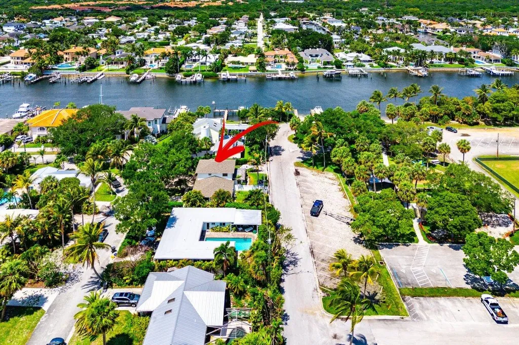 2101 N Palm Circle North Palm Beach FL 33408