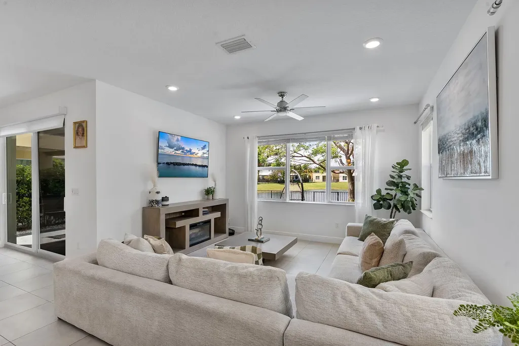 1131 Veleiros Boulevard Deerfield Beach FL 33064