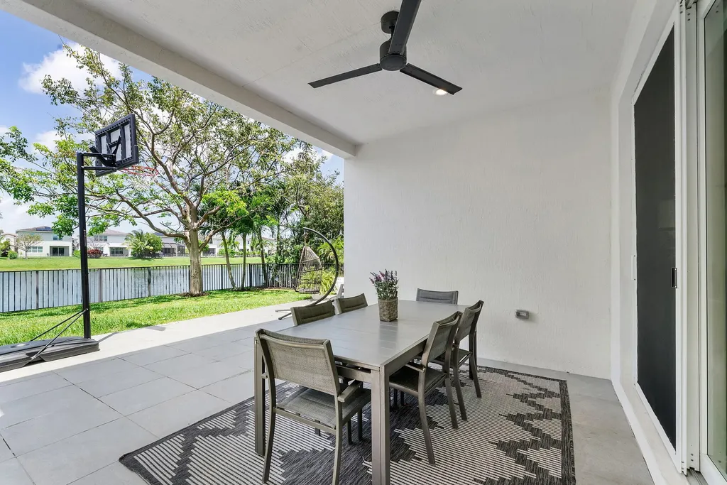 1131 Veleiros Boulevard Deerfield Beach FL 33064