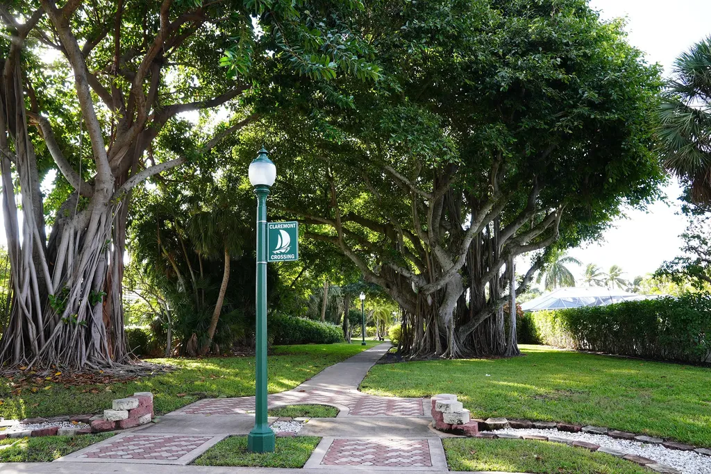 182 Lake Drive Palm Beach Shores FL 33404