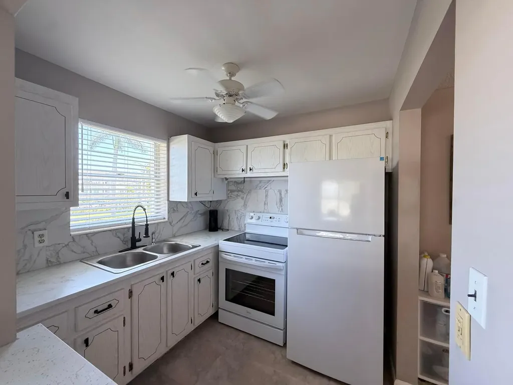 226 Windsor J West Palm Beach FL 33417